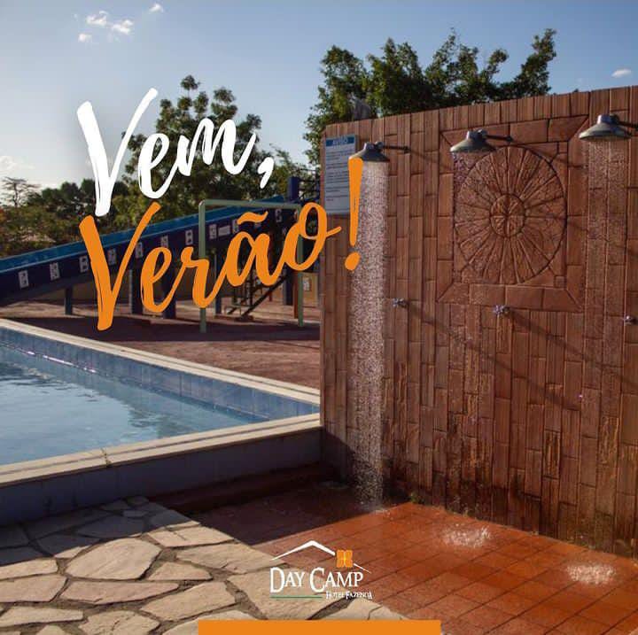 Piscina e área de banho do Day Camp