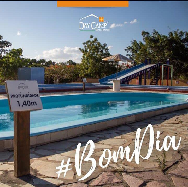 Piscina e área de lazer do Day Camp